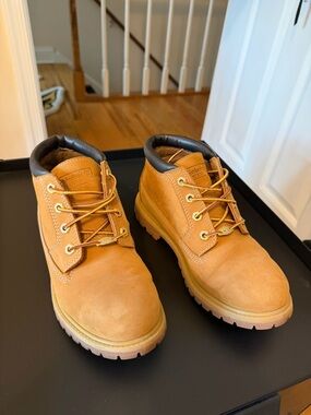 Timberland Women’s Tan Nubuck Lace-Up Chukka Boots